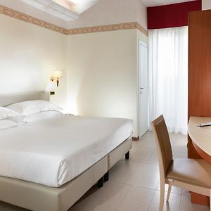 Double or Twin Room Side Sea View